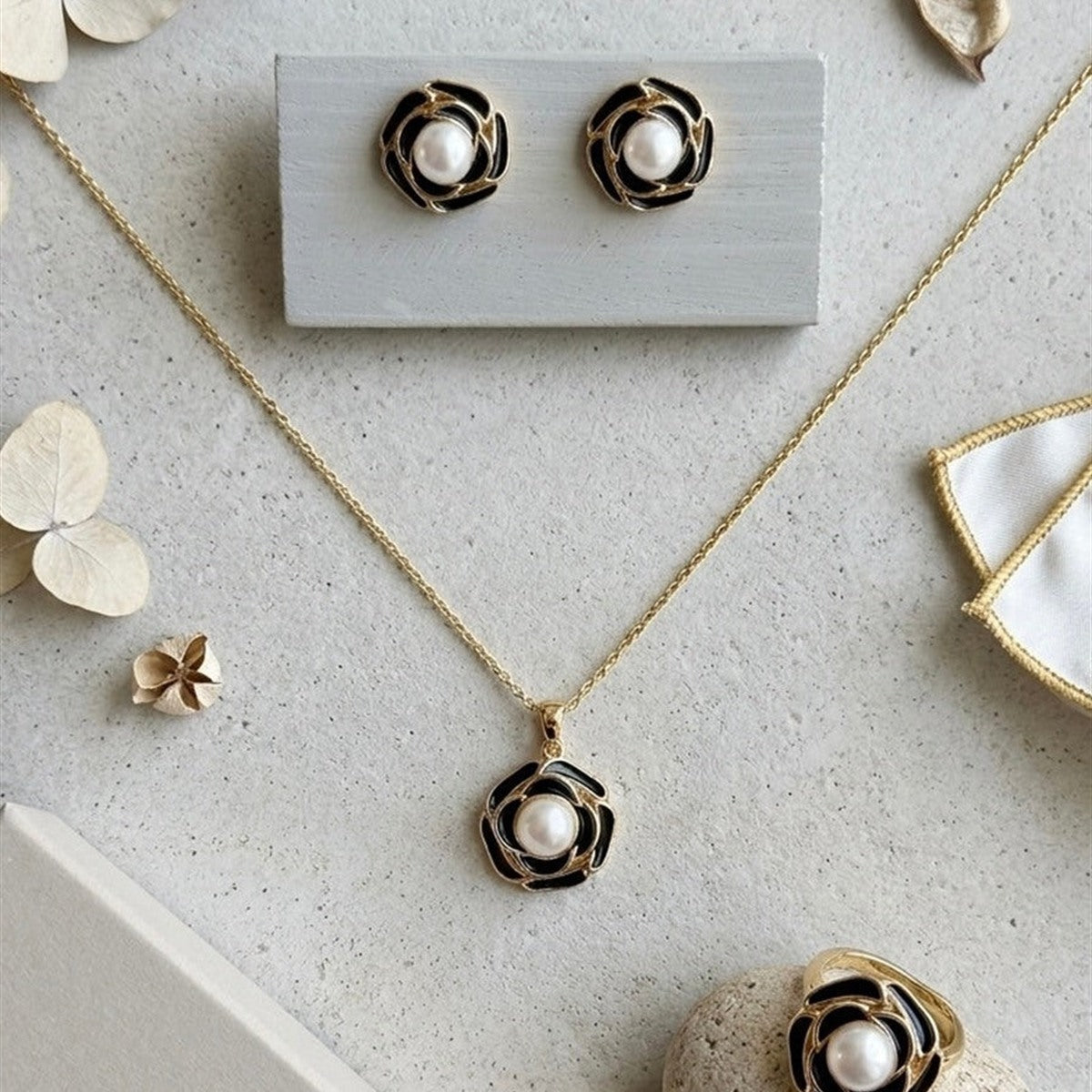 Freshwater pearl flower set with necklace, earrings and ring