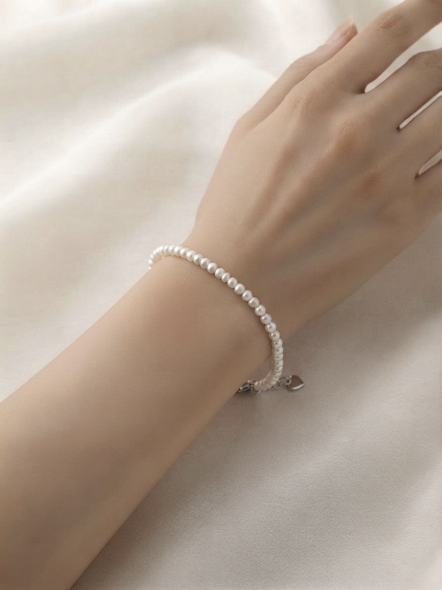 Freshwater baby pearl bracelet from the 925 silver set worn on the wrist