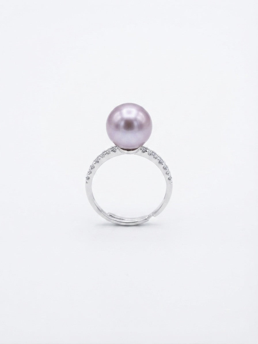 Lavender pearl pavé ring in 925 silver on a white background