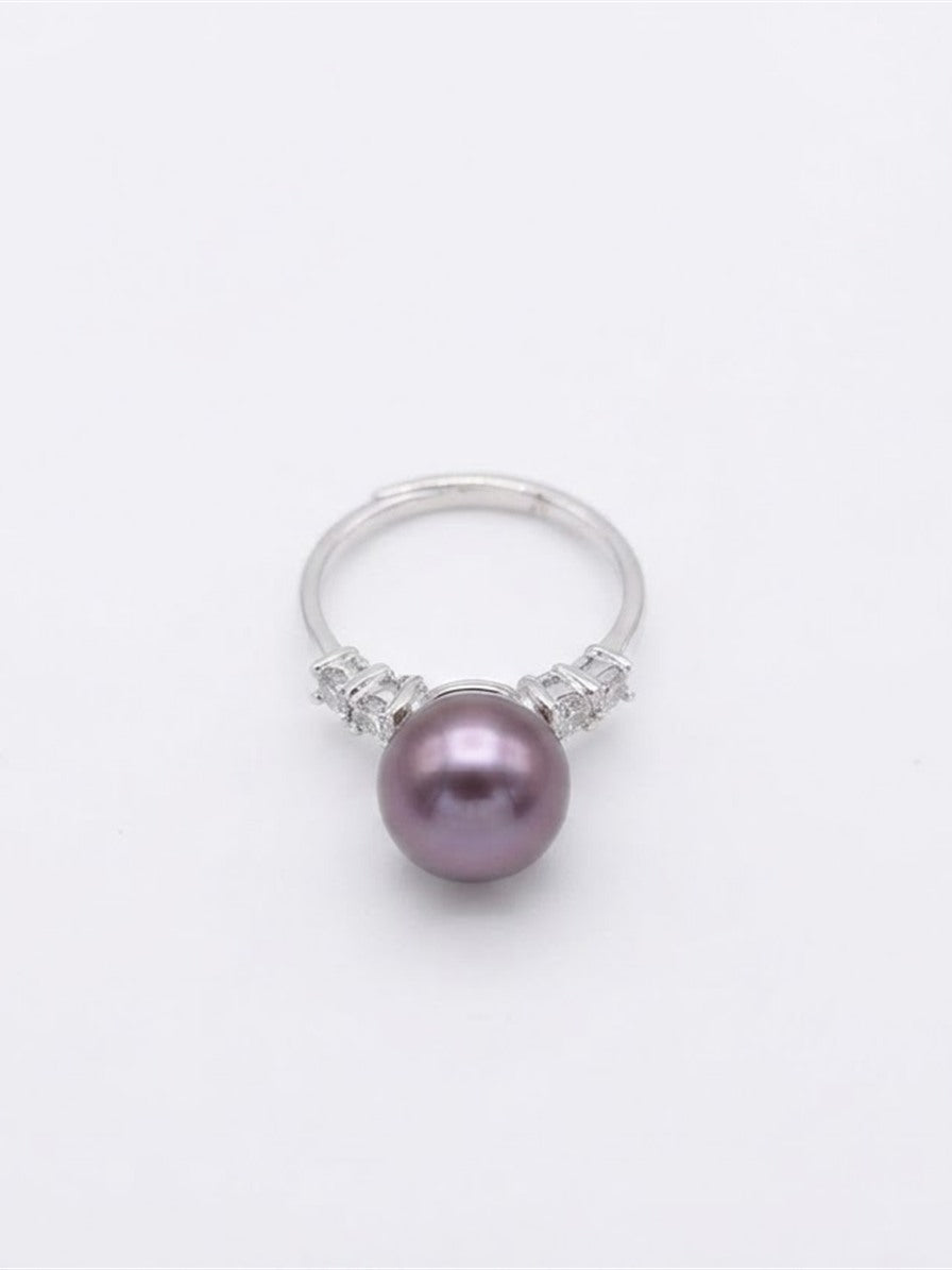 Lavender pearl ring with sparkling stone shoulders in 925 silver on a white background