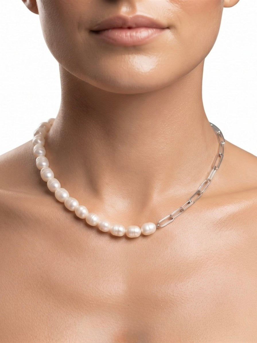 Half pearl half chain necklace worn on the neck