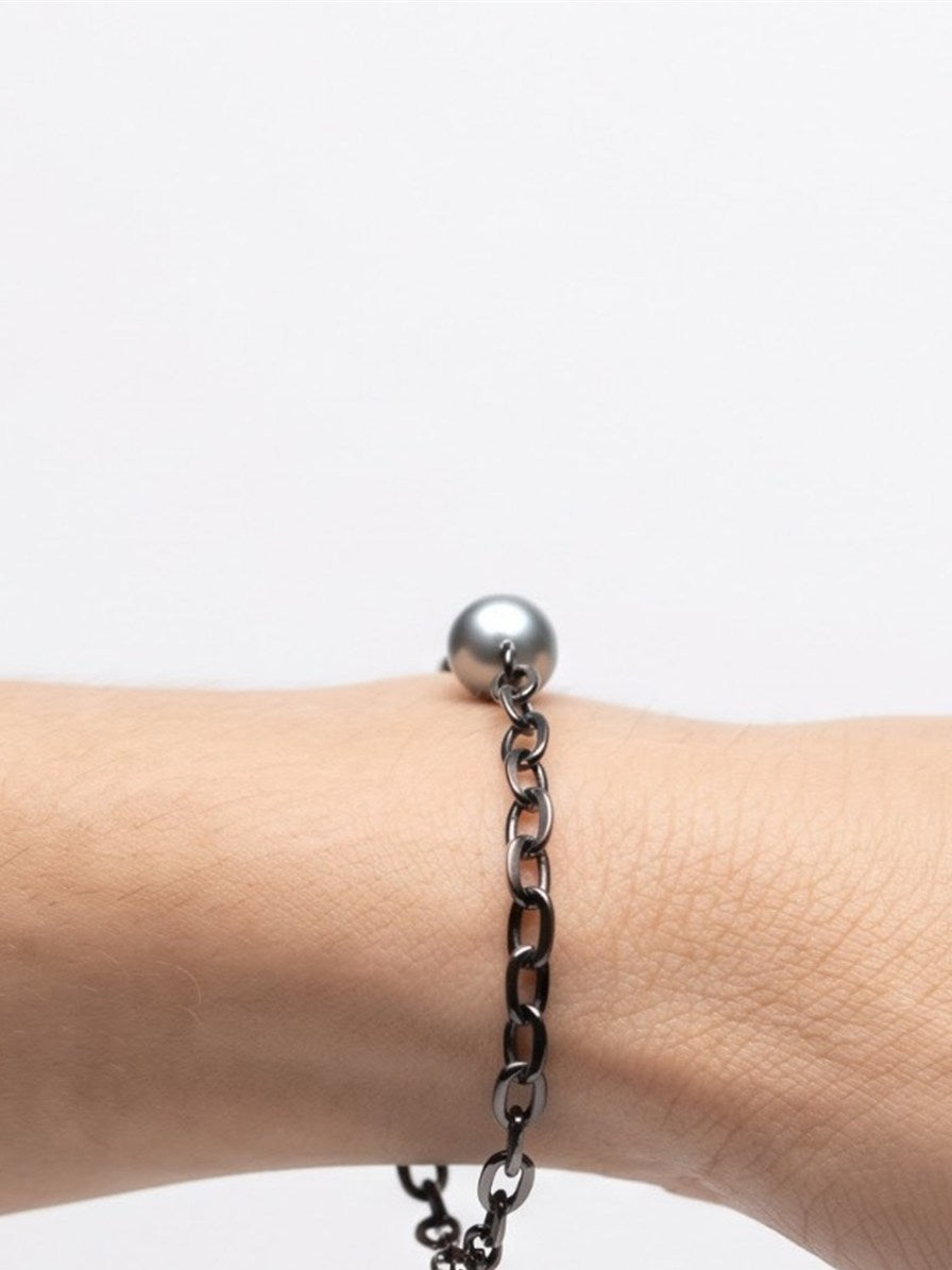 Side view of Tahitian pearl chain bracelet on the wrist