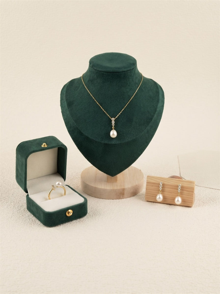 Teardrop freshwater pearl set in gold tone: pendant necklace, drop earrings and open ring