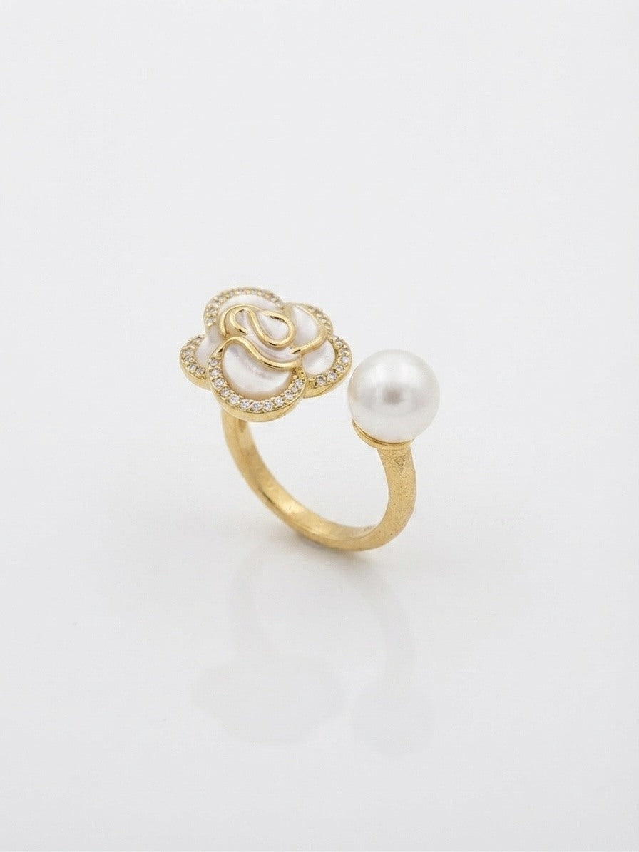 Open ring with a white flower and a freshwater pearl